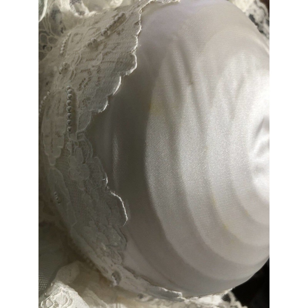 Gorgeous Vintage Wedding Dress With Hat with discoloration on it - Picture 9 of 9